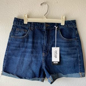 New with tags🏷 Refuge MOM denim shorts